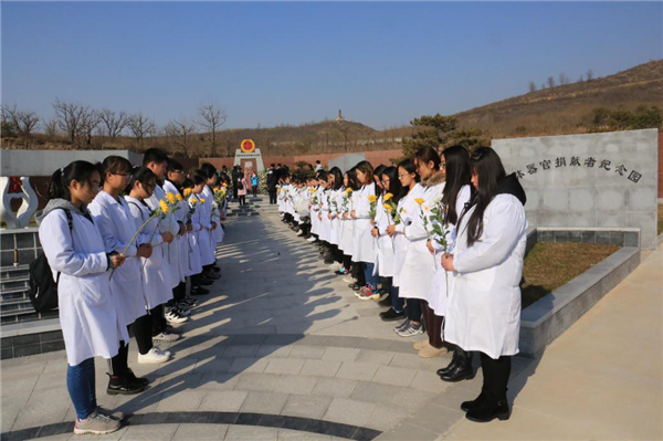 生命与日月同辉,爱心与天地共存