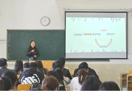 名师示范展风采，引领分享促成长