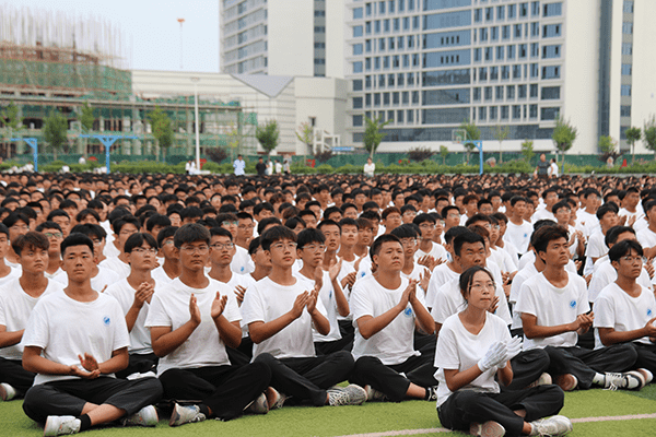 逐梦开学季·感恩教师节——bat365在线登录网站隆重举办2024级新生开学典礼暨第40个教师节庆祝大会