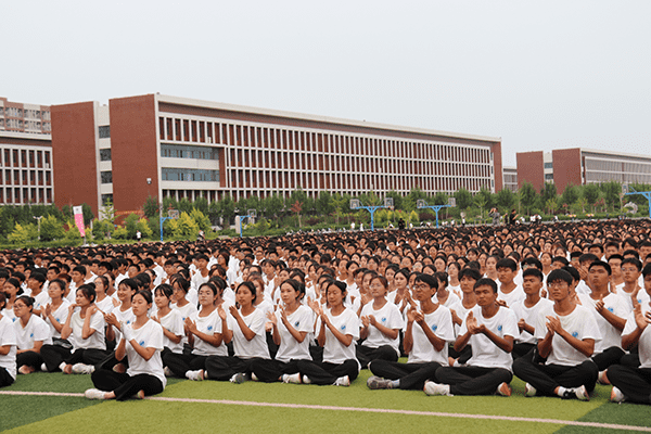 逐梦开学季·感恩教师节——bat365在线登录网站隆重举办2024级新生开学典礼暨第40个教师节庆祝大会